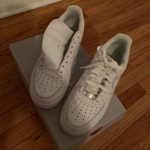 White Nike Air Force 1